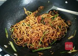 Illustration of how to make bacon fried noodles 9