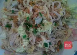 Illustration of how to make lean meat, shrimp, tomato and noodle sauce 13