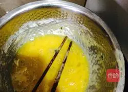 baby Illustration of how to make shredded carrot and egg pancake 2