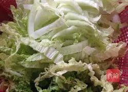 Illustration of how to make Taishan traditional salted glutinous rice balls 3