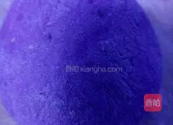 Illustration of how to make two-color flowering steamed buns 10