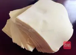 Illustration of dumpling wrapping method 3