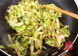 Illustration of how to make vegetable and egg fried noodles 12