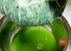 Illustration of how to make wonton stuffing with vegetables and fresh meat 12