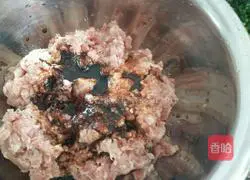 Illustration of how to make celery stuffed dumplings 8