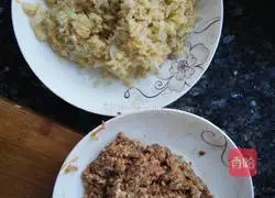 Illustration of how to cook dumplings with pickled cabbage and oil 2