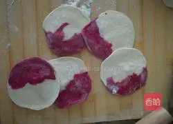 Illustration of how to make two-color sauced pork buns 10