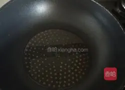 Illustration of how to make pineapple fried rice 8