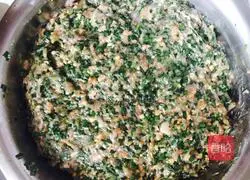 Illustration of how to make leek, egg skin and meat dumplings 7