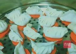 Illustration of how to make dumplings stuffed with chives and shrimps 13