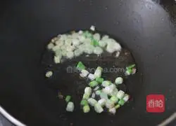 Illustration of how to make golden fried rice 5