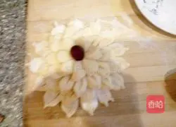 Illustration of how to make flower steamed buns 7