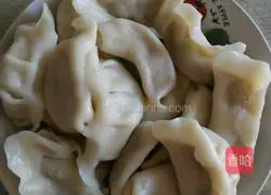 Illustration of how to wrap dumplings 11