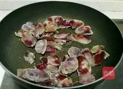 Illustration of how to cook sausage and rice 3