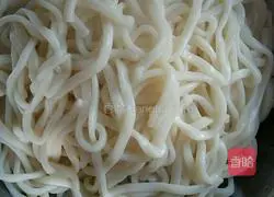 Illustration of how to make stir-fried noodles with vegetables and ham 2