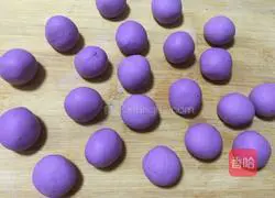 Illustration of how to make sago and purple sweet potato dumplings 5