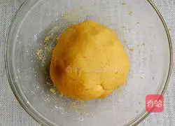 Illustration of how to make fried pumpkin pancakes 3