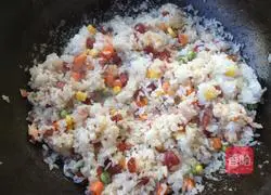 Illustration of how to make assorted fried rice with sausage and shrimp 9