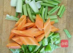 Illustration of home-style stir-fried pig heart steamed cake 2