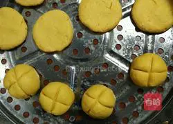 Illustration of how to make pumpkin buns 3