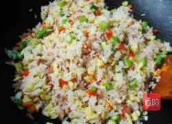 Illustration of how to make colorful egg fried rice 10