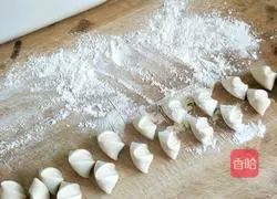 Illustration of how to make leek and egg dumplings 9