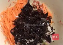 Illustration of how to make minced pork and three shredded spring cakes (mix the noodles yourself) 5