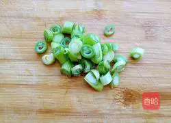 Illustration of how to make tomato, egg and tartary buckwheat noodles 3