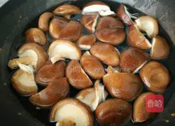 Illustration of how to make mushroom and pork stuffed buns 5