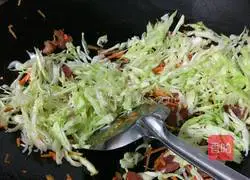Illustration of how to make cabbage fried rice 6