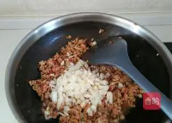 How to mix buckwheat noodles with meat sauce Illustration 7