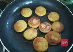 Illustration of how to make fried sweet potato cakes 11