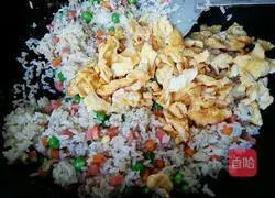 Illustration of how to make egg fried rice 9