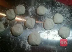 Illustration of how to make big meat buns 8