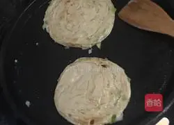 Illustration of how to make green onion cake 3