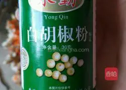 Illustration of how to make carrot, corn, mushroom and meat dumplings 6