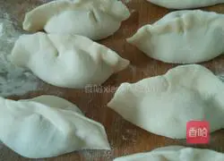 Illustration of how to make dumplings stuffed with chives and chicken 5