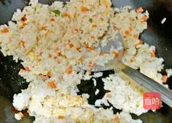 Illustration of how to make fried rice with scallop ham and sausage 4