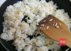 Illustration of how to make kimchi fried rice 3