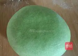 Illustration of how to make willow leaf buns 3