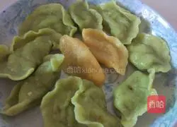 Illustration of how to make cabbage and meat green dumplings 13