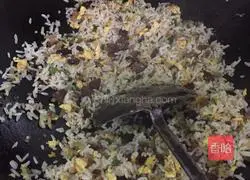 Illustration of how to make fried rice with preserved eggs 3