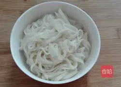 Illustration of how to make fried noodles with carrot and egg 8