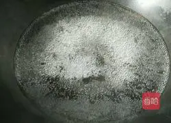 Illustration of how to make fresh meat wontons 9