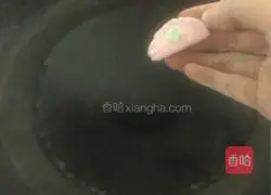 Illustration of how to make colorful glutinous rice dumplings 8