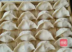 Illustration of how to make carotene stuffed dumplings 8