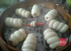 Illustration of how to make ham rolled steamed buns 9