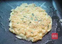 Illustration of how to make egg rice crispy cakes 5