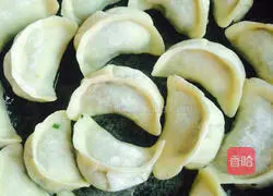 Illustration of how to make leek and egg fried dumplings 10