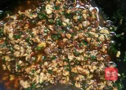 Egg, leek and meat - illustration of how to make noodles 9